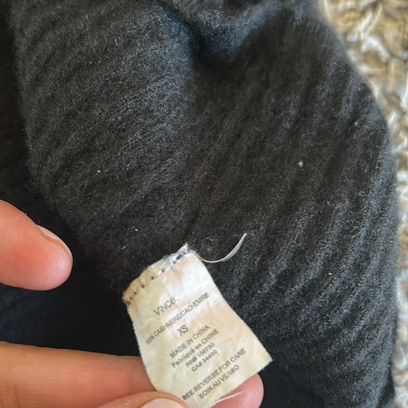 Vince Black 100% Cashmere Turtle Neck Size XS - Picture 4 of 6